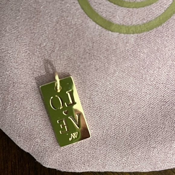 Jane Win pendant - Picture 4 of 4